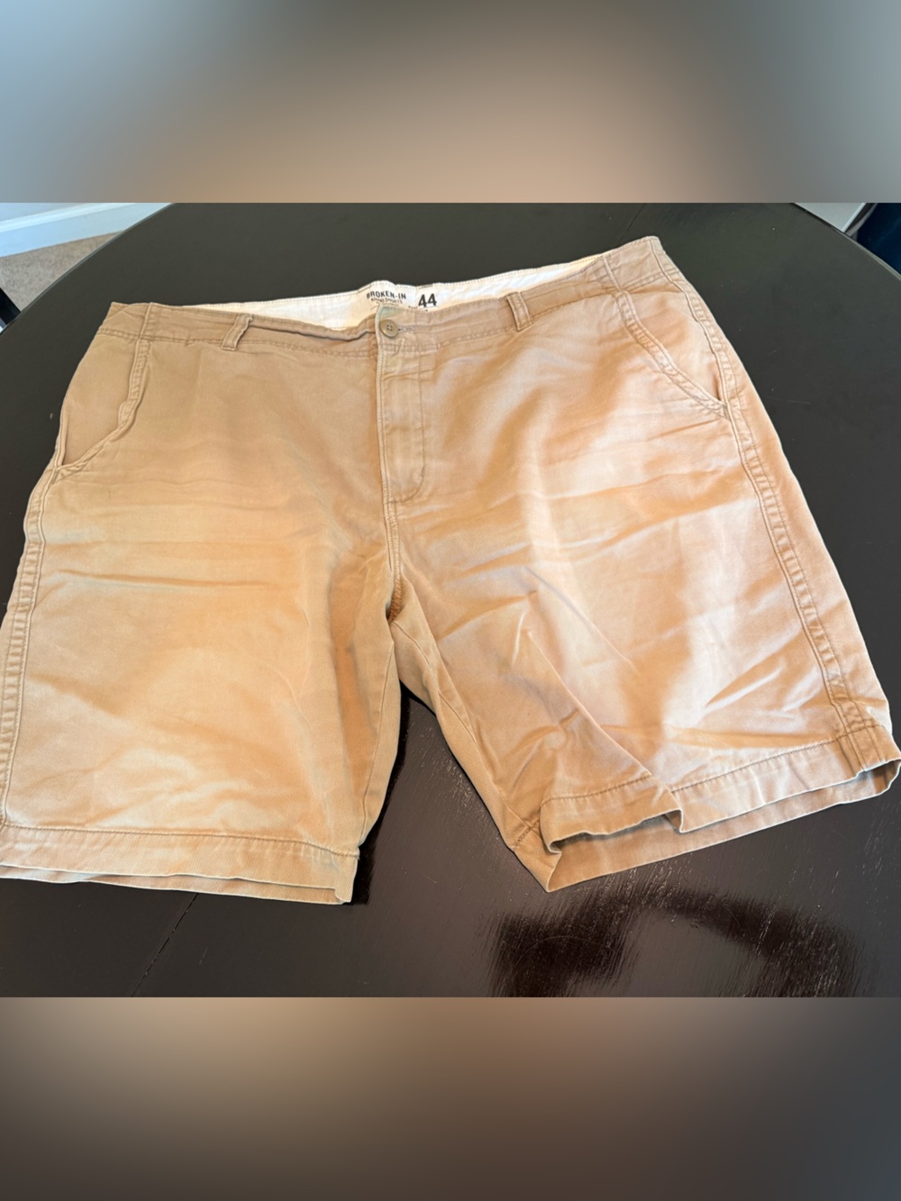 Old Navy Men’s Broken-In Khaki Shorts Size 44 Tan Classic Length